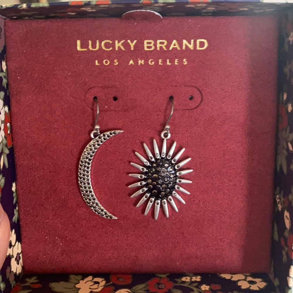 Dangle earrings